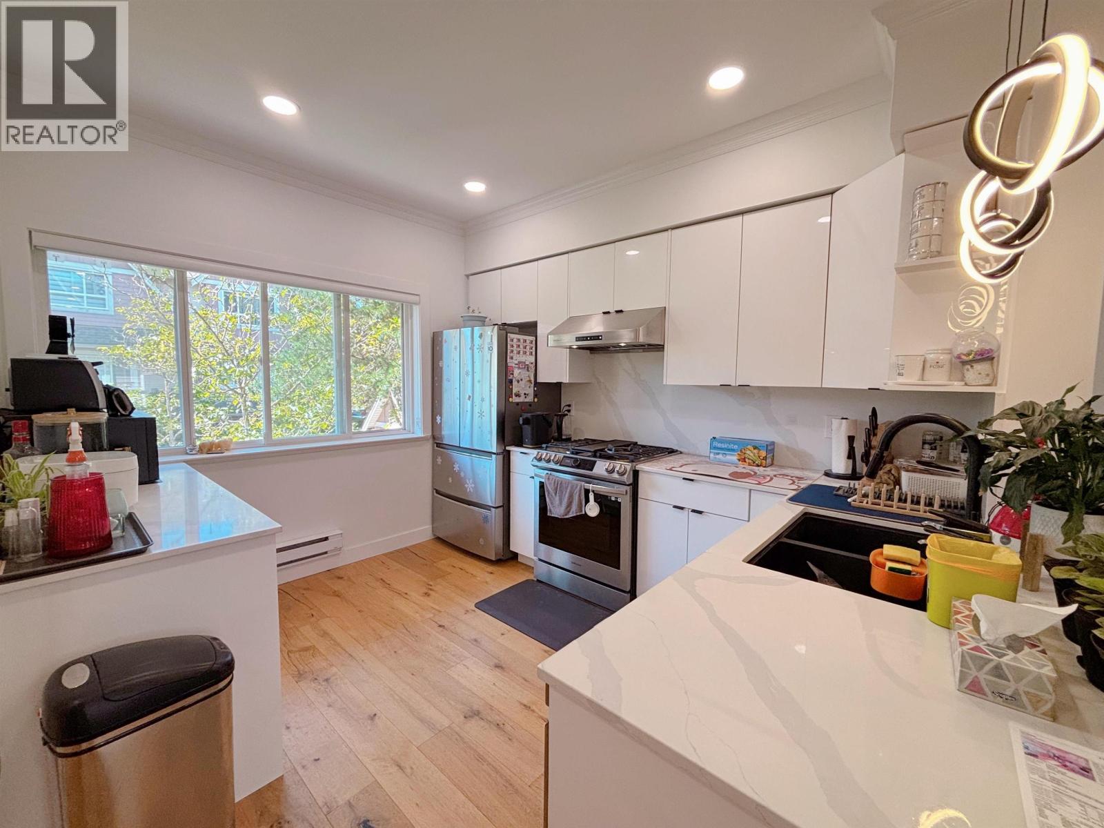 2 9288 KEEFER AVENUE, Richmond, British Columbia