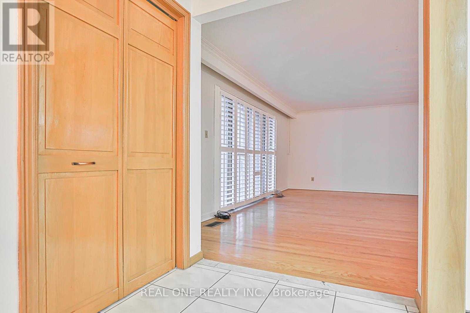 9 Sesame Street, Toronto, Ontario  M1W 2R3 - Photo 3 - E13629892