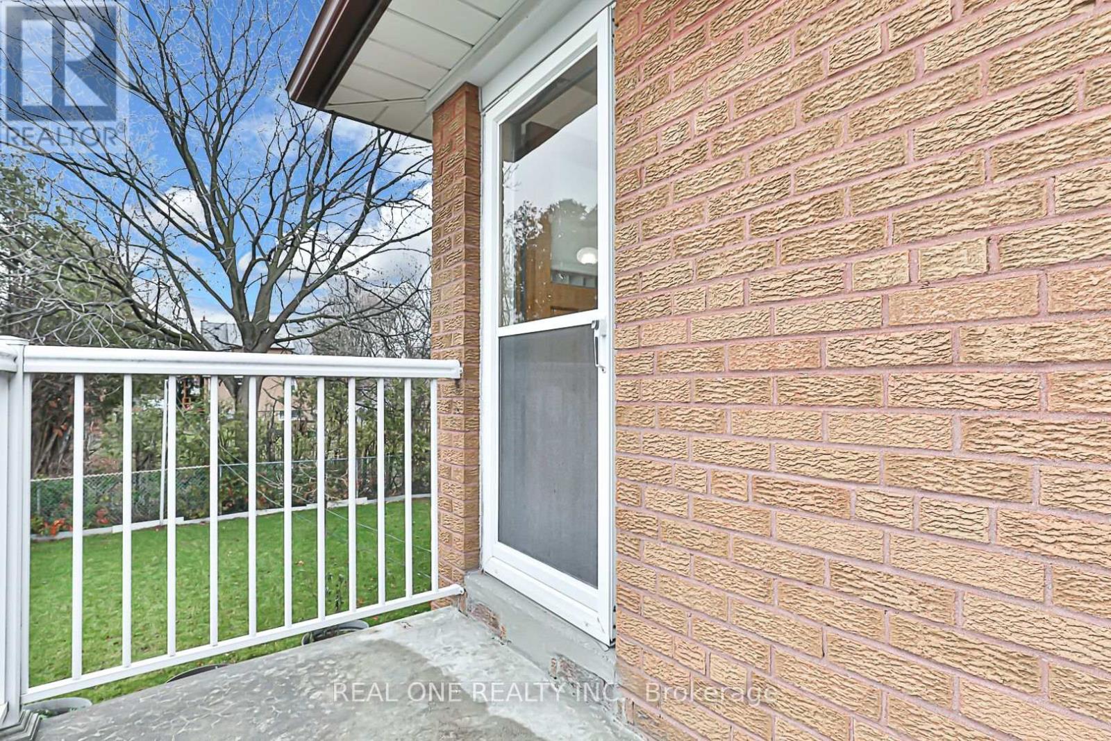 9 Sesame Street, Toronto, Ontario  M1W 2R3 - Photo 8 - E13629892