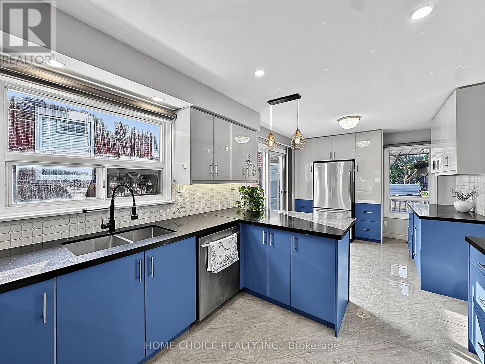 38 Robbinstone Drive, Toronto, Ontario  M1B 2E6 - Photo 14 - E13629498