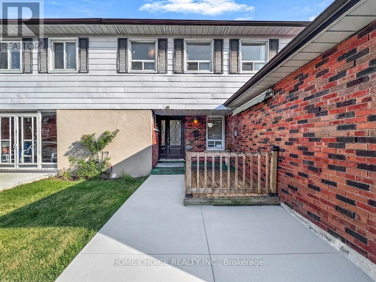 38 Robbinstone Drive, Toronto, Ontario  M1B 2E6 - Photo 2 - E13629498