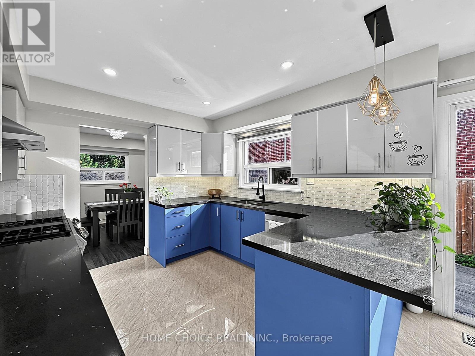 38 Robbinstone Drive, Toronto, Ontario  M1B 2E6 - Photo 12 - E13629498