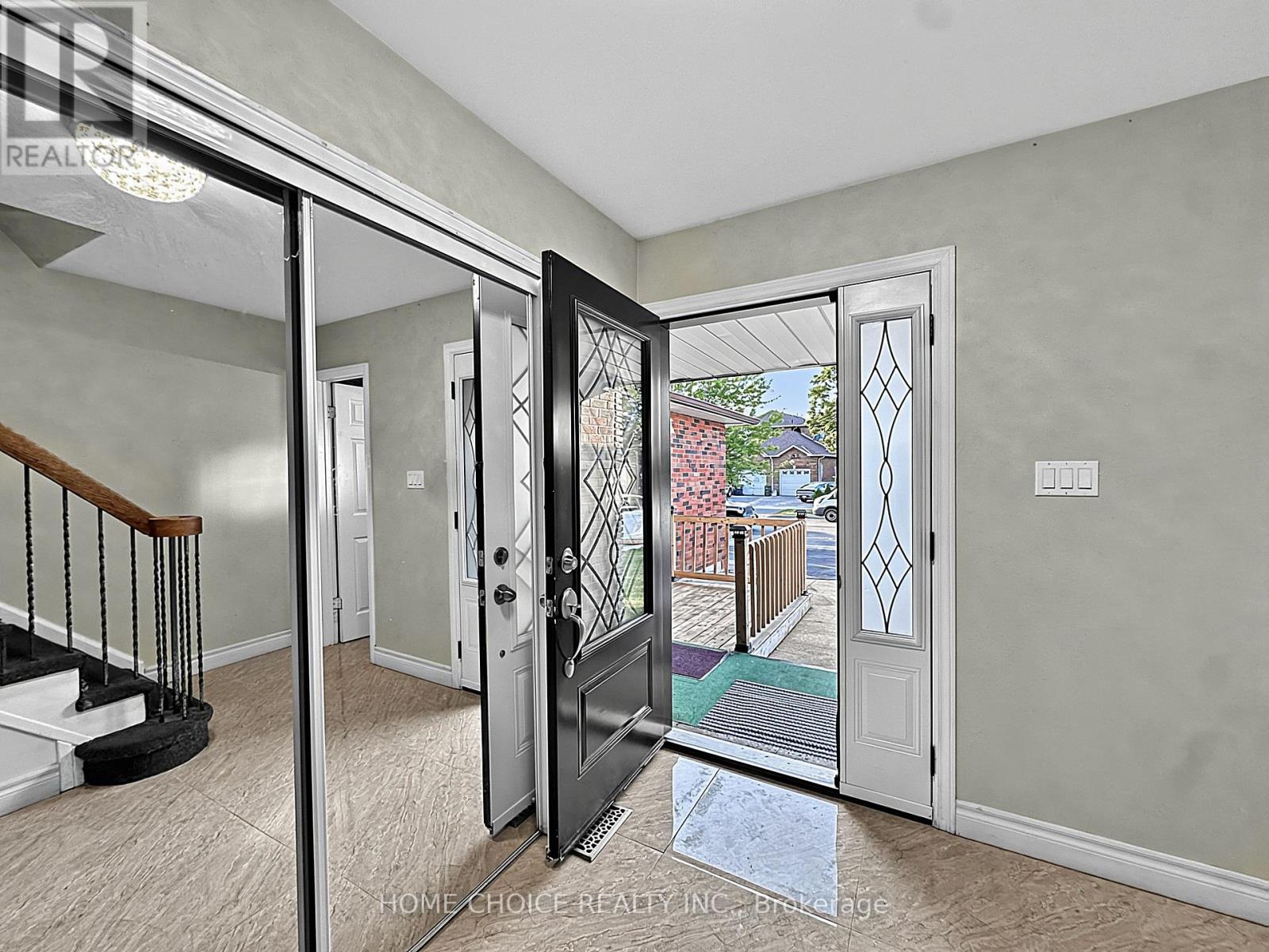 38 Robbinstone Drive, Toronto, Ontario  M1B 2E6 - Photo 3 - E13629498