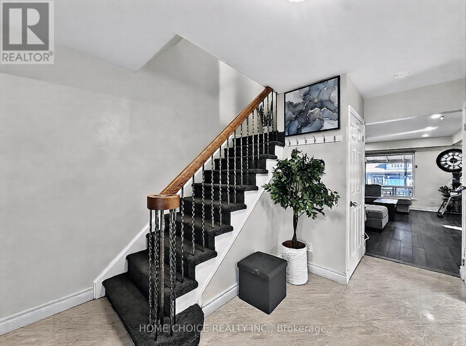 38 Robbinstone Drive, Toronto, Ontario  M1B 2E6 - Photo 4 - E13629498