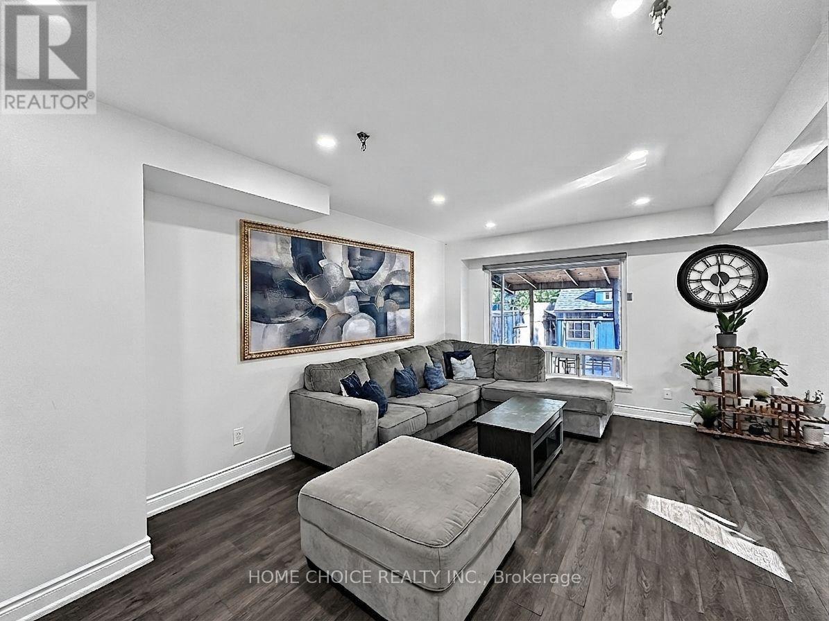 38 Robbinstone Drive, Toronto, Ontario  M1B 2E6 - Photo 6 - E13629498