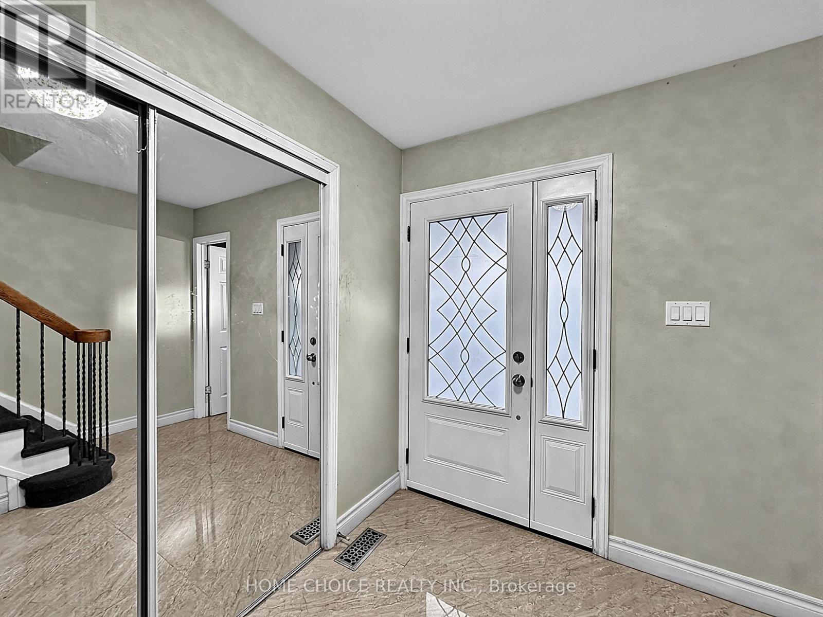 38 Robbinstone Drive, Toronto, Ontario  M1B 2E6 - Photo 5 - E13629498