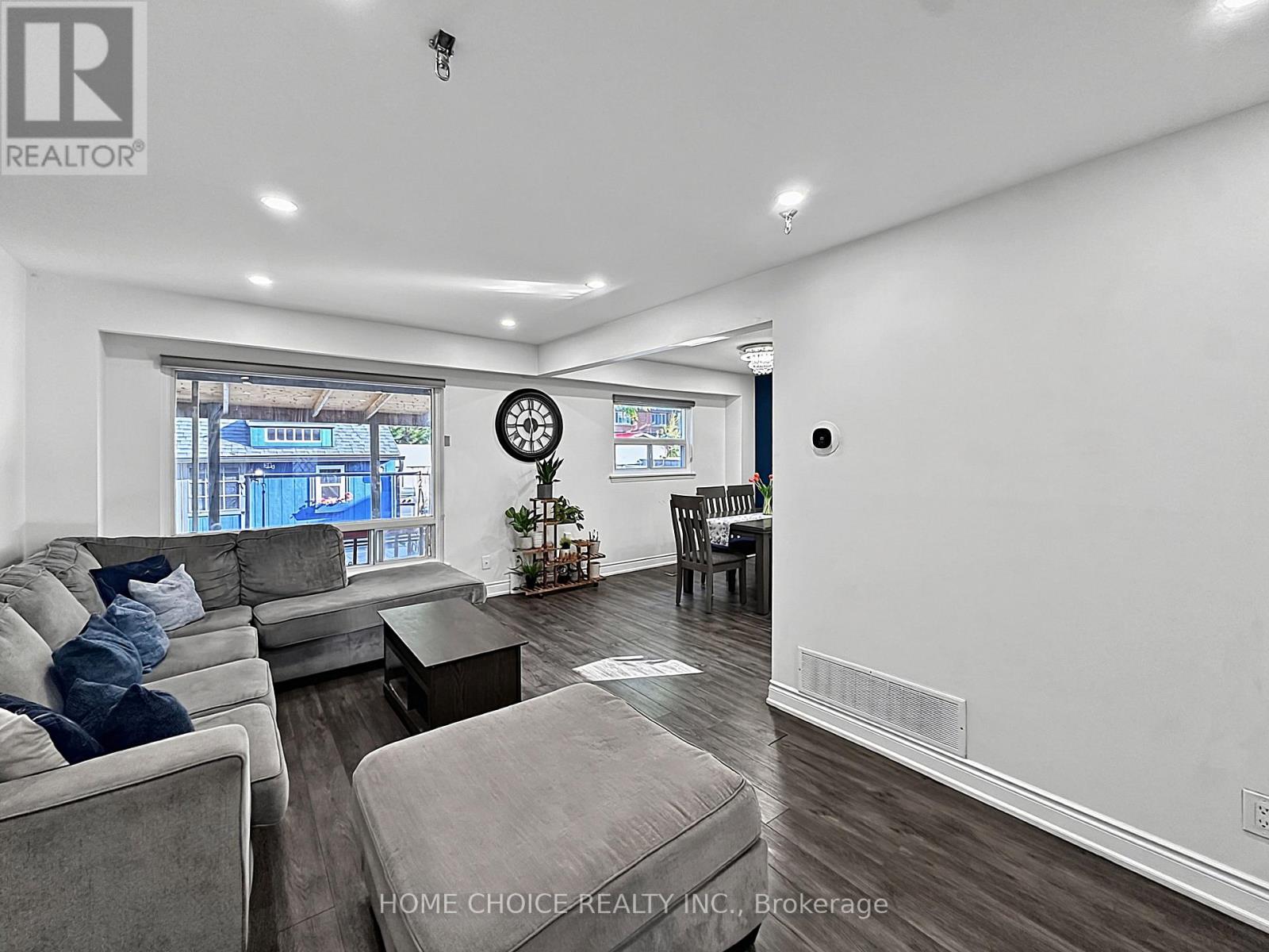 38 Robbinstone Drive, Toronto, Ontario  M1B 2E6 - Photo 8 - E13629498