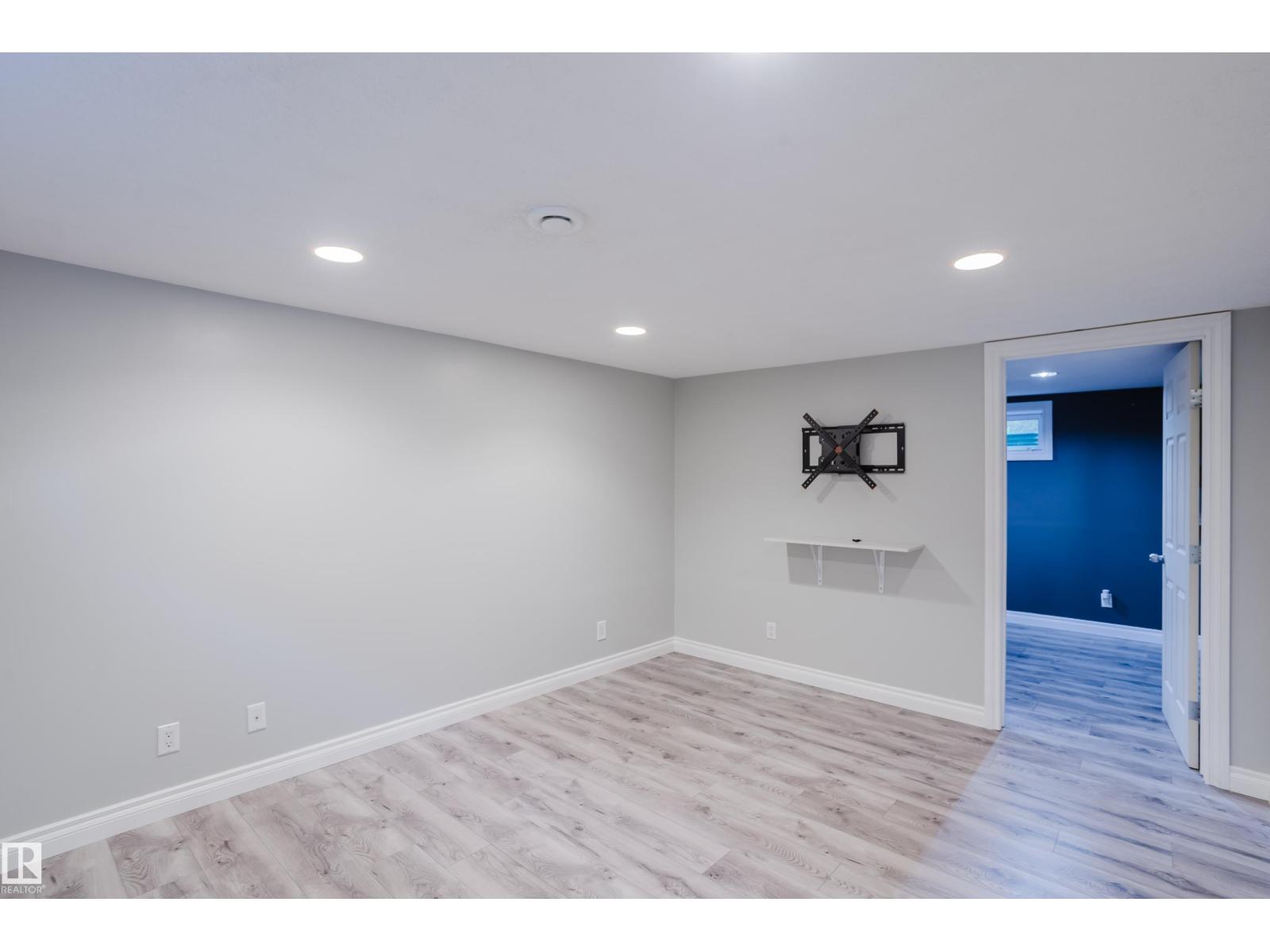 12431 81 St NW, Edmonton, Alberta  T5B 2T6 - Photo 12 - E4501835