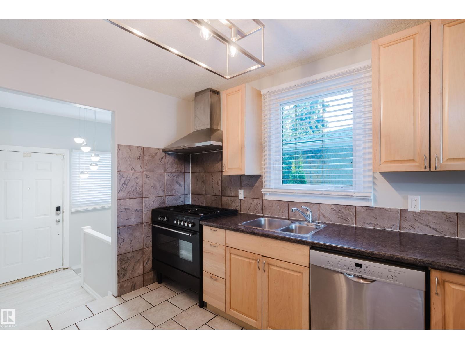 12431 81 St NW, Edmonton, Alberta  T5B 2T6 - Photo 4 - E4501835
