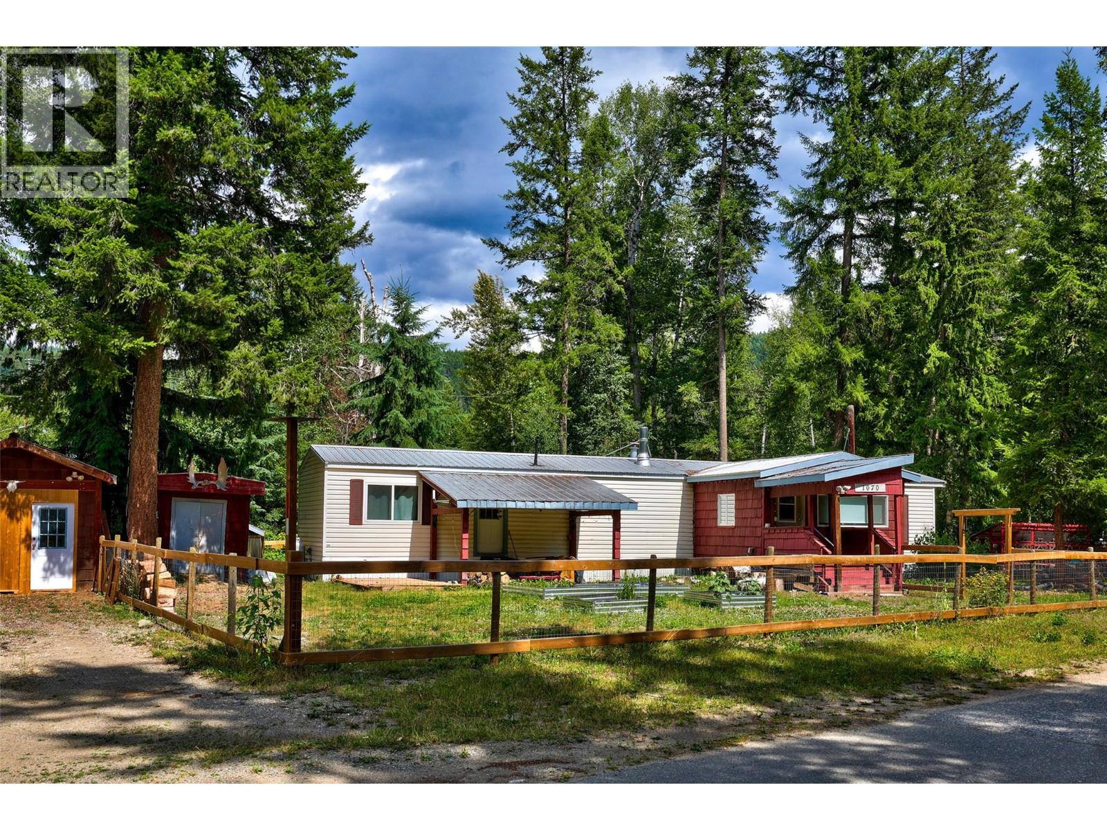 1070 Scott Drive, Clearwater, British Columbia