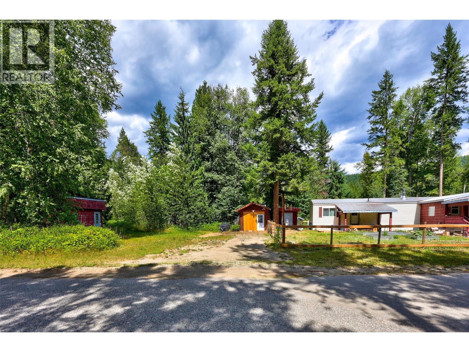 1070 Scott Drive, Clearwater, British Columbia  V0E 1N1 - Photo 2 - 10396379