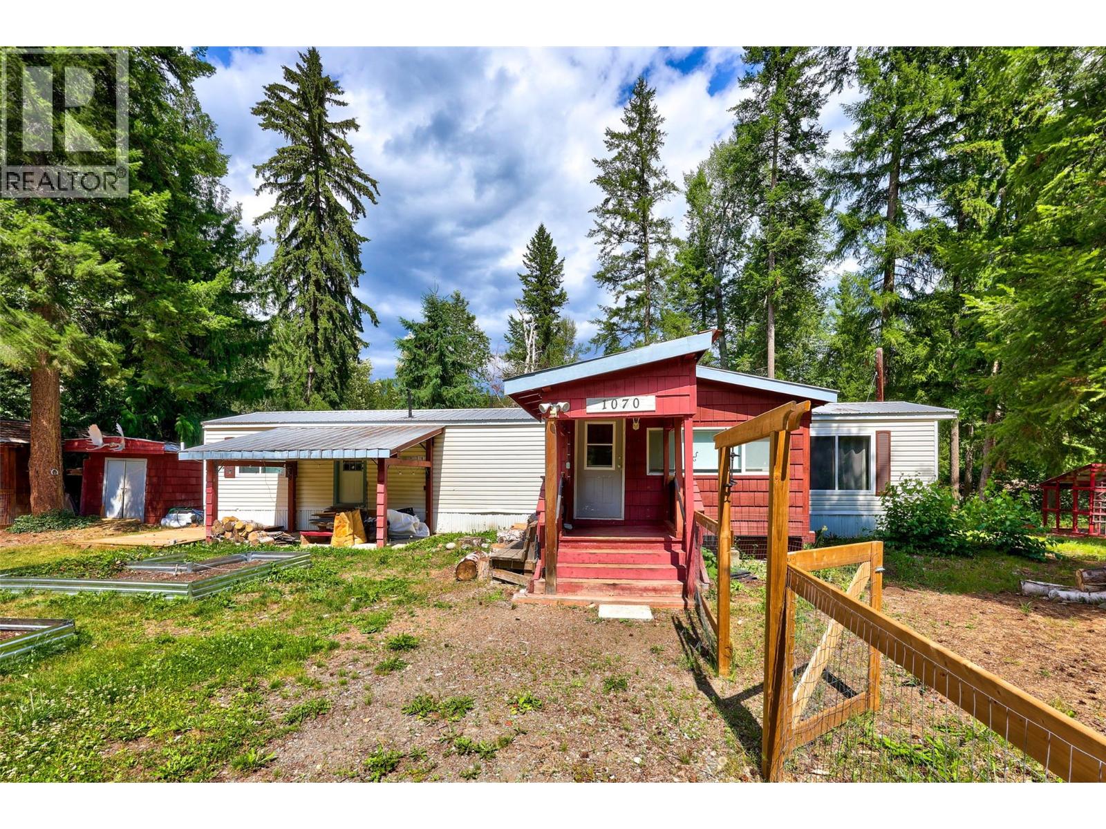1070 Scott Drive, Clearwater, British Columbia  V0E 1N1 - Photo 4 - 10396379