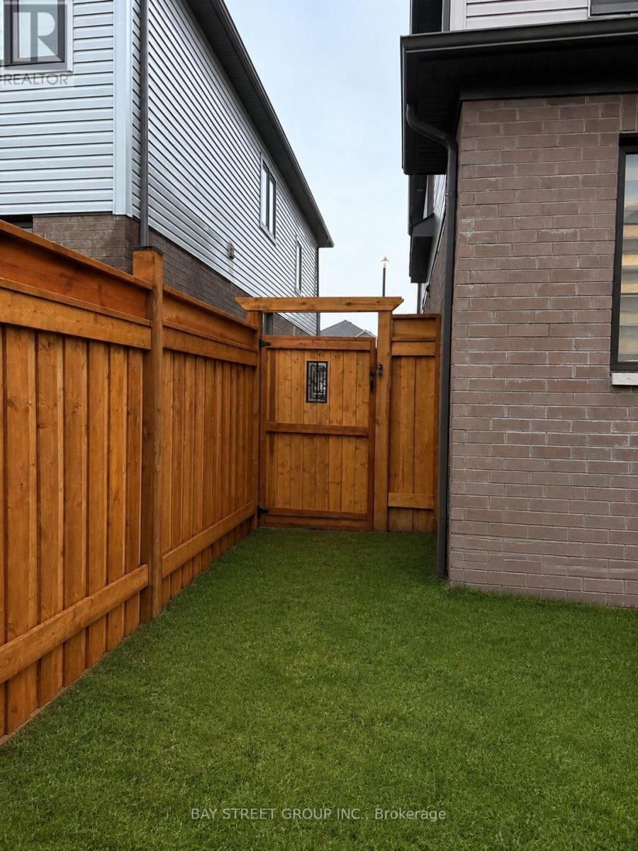 Upper Floor - 163 Terry Fox Drive Road, Barrie, Ontario  L9J 0L7 - Photo 19 - S13629914
