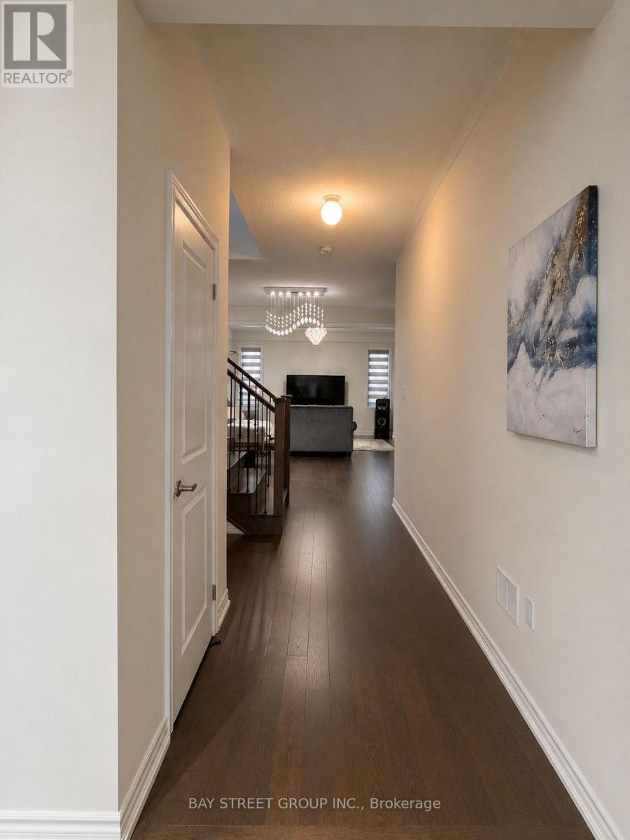Upper Floor - 163 Terry Fox Drive Road, Barrie, Ontario  L9J 0L7 - Photo 2 - S13629914