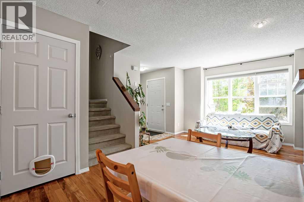 275 Everstone Drive Sw, Calgary, Alberta  T2Y 4v2 - Photo 6 - A2326916