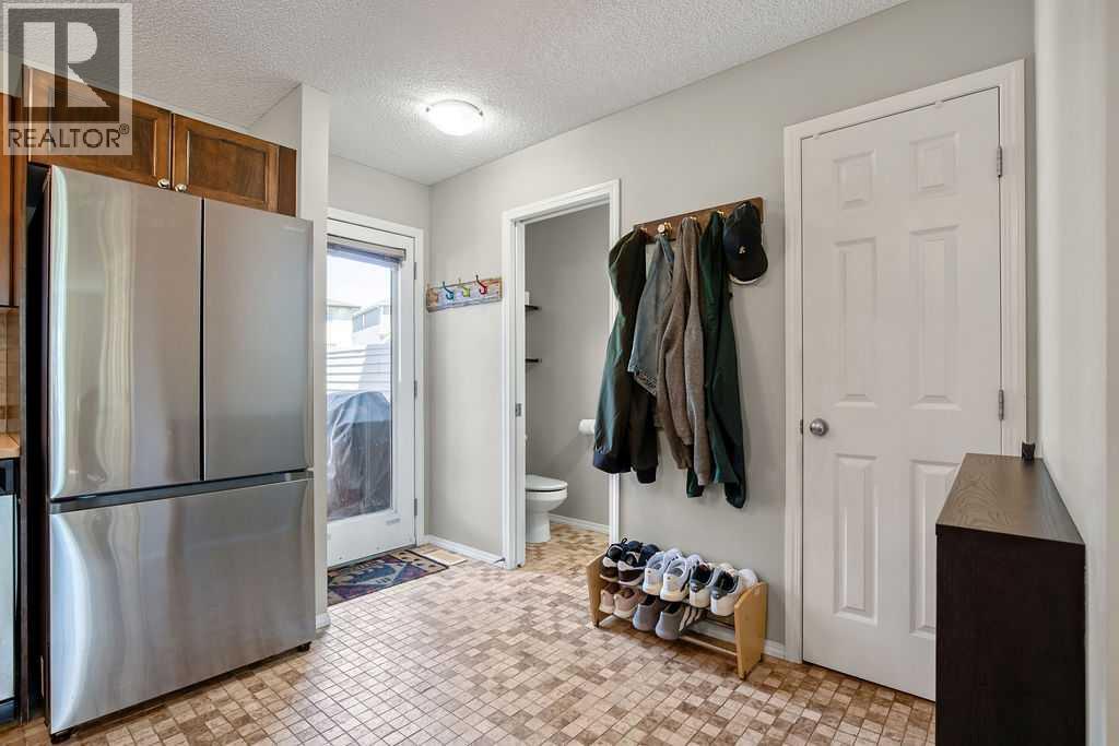 275 Everstone Drive Sw, Calgary, Alberta  T2Y 4v2 - Photo 8 - A2326916