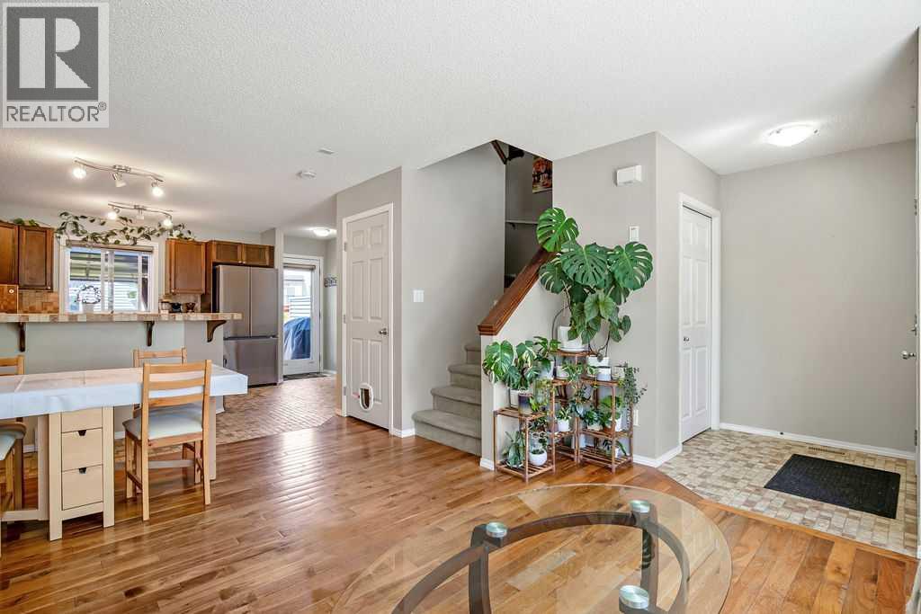 275 Everstone Drive Sw, Calgary, Alberta  T2Y 4v2 - Photo 4 - A2326916