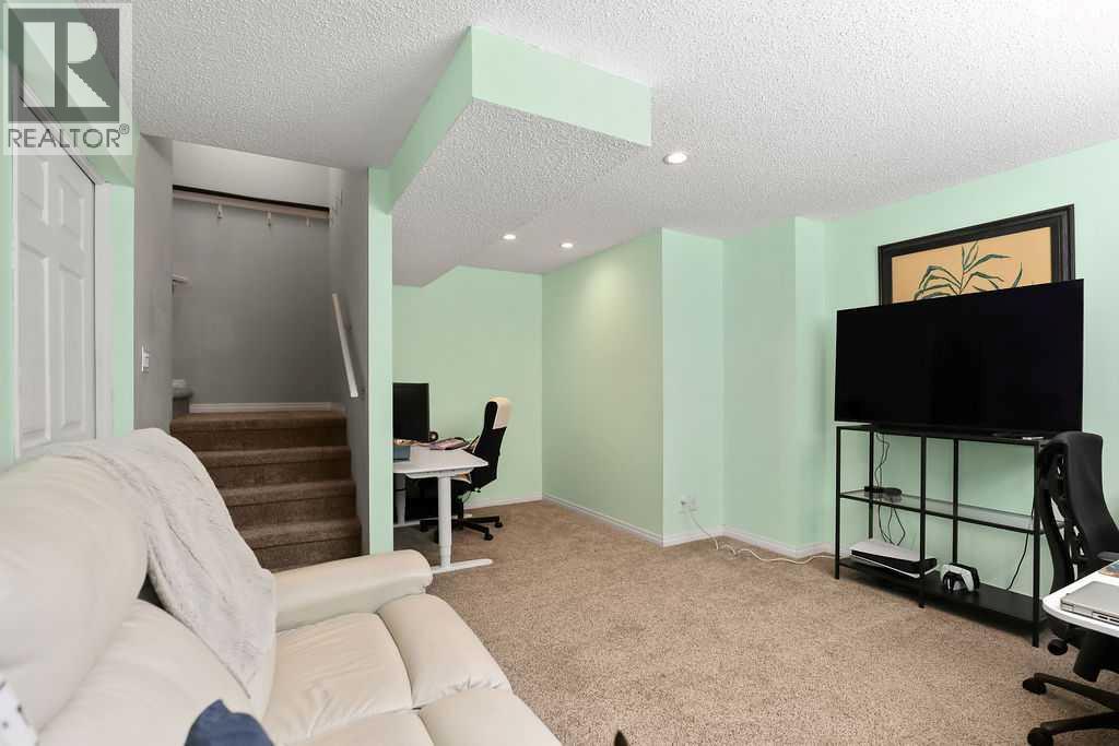 275 Everstone Drive Sw, Calgary, Alberta  T2Y 4v2 - Photo 20 - A2326916