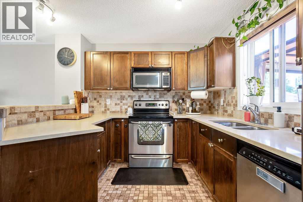 275 Everstone Drive Sw, Calgary, Alberta  T2Y 4v2 - Photo 9 - A2326916