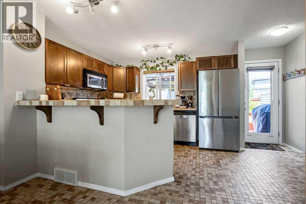 275 Everstone Drive Sw, Calgary, Alberta  T2Y 4v2 - Photo 7 - A2326916