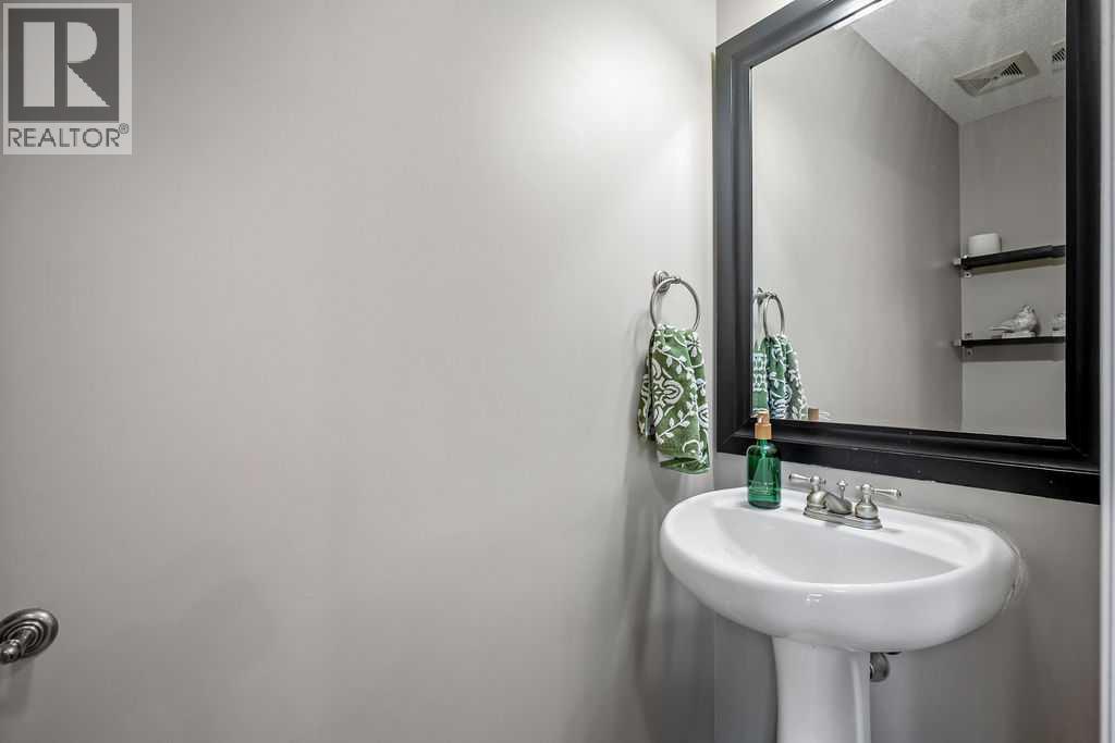 275 Everstone Drive Sw, Calgary, Alberta  T2Y 4v2 - Photo 10 - A2326916