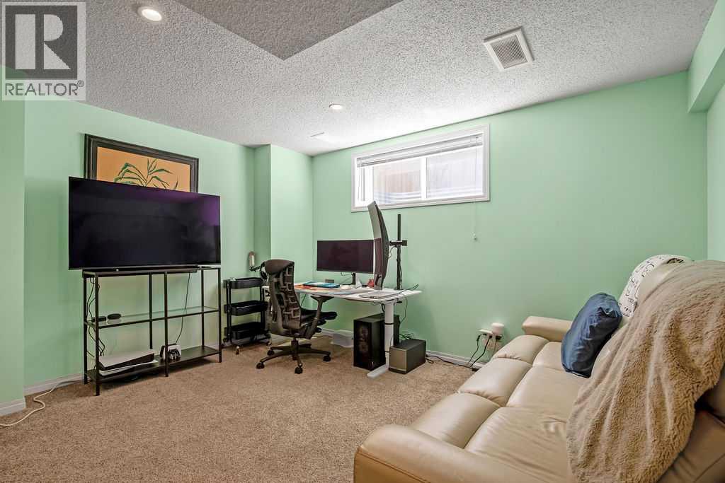 275 Everstone Drive Sw, Calgary, Alberta  T2Y 4v2 - Photo 18 - A2326916