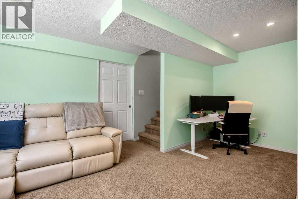 275 Everstone Drive Sw, Calgary, Alberta  T2Y 4v2 - Photo 19 - A2326916