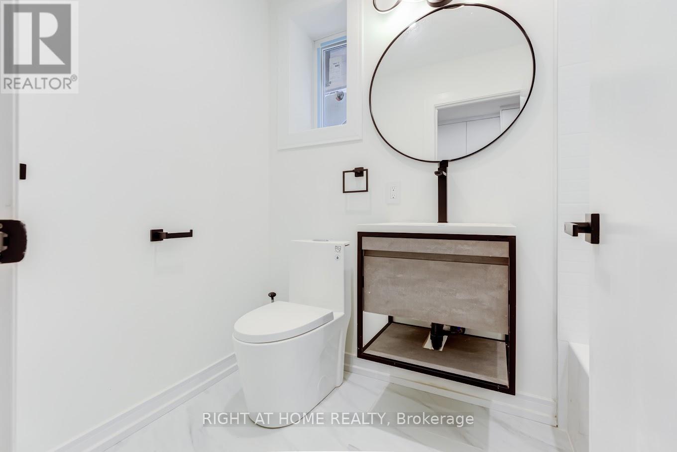 11c Condor Avenue, Toronto, Ontario  M4J 3M5 - Photo 10 - E13629934