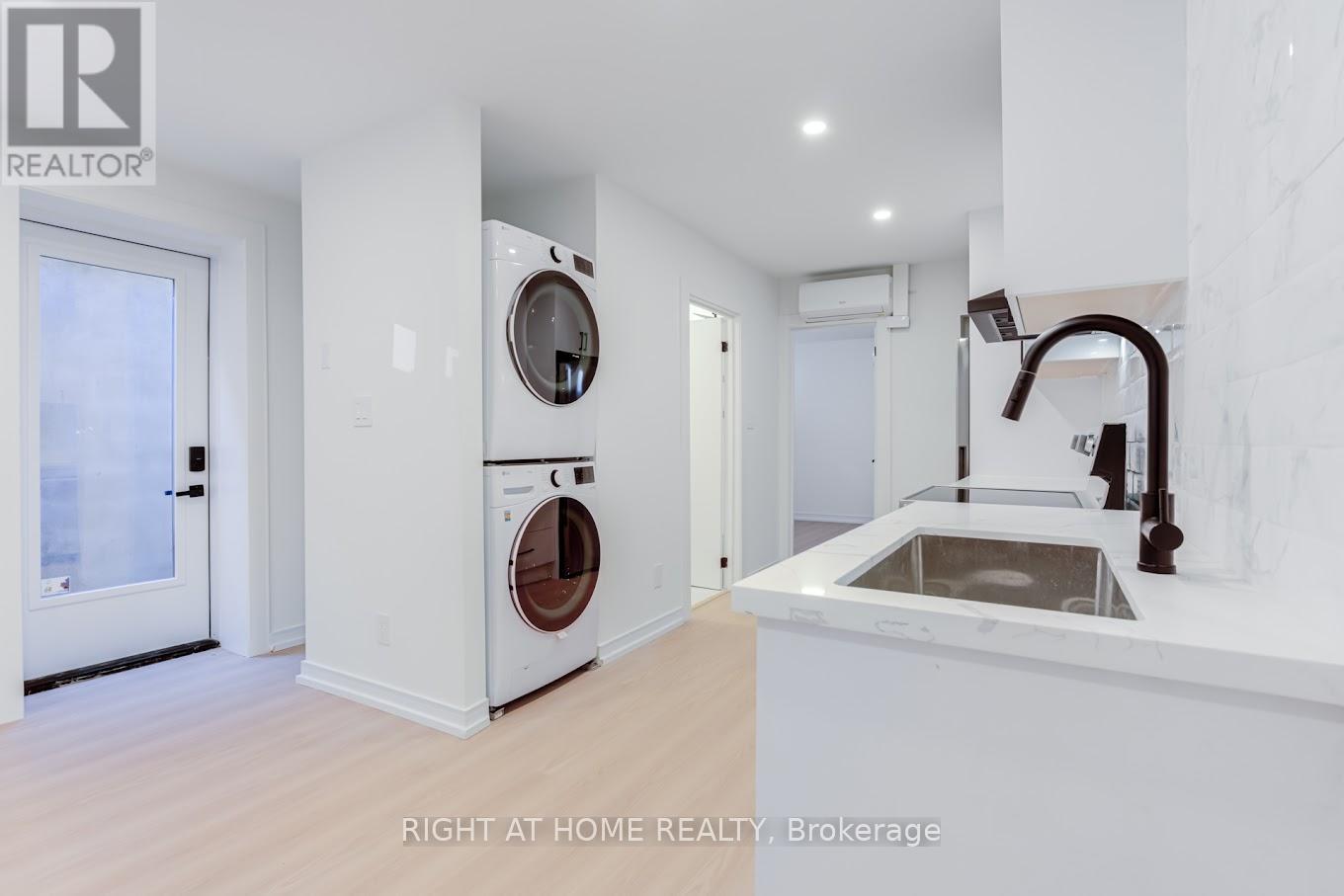 11c Condor Avenue, Toronto, Ontario  M4J 3M5 - Photo 4 - E13629934