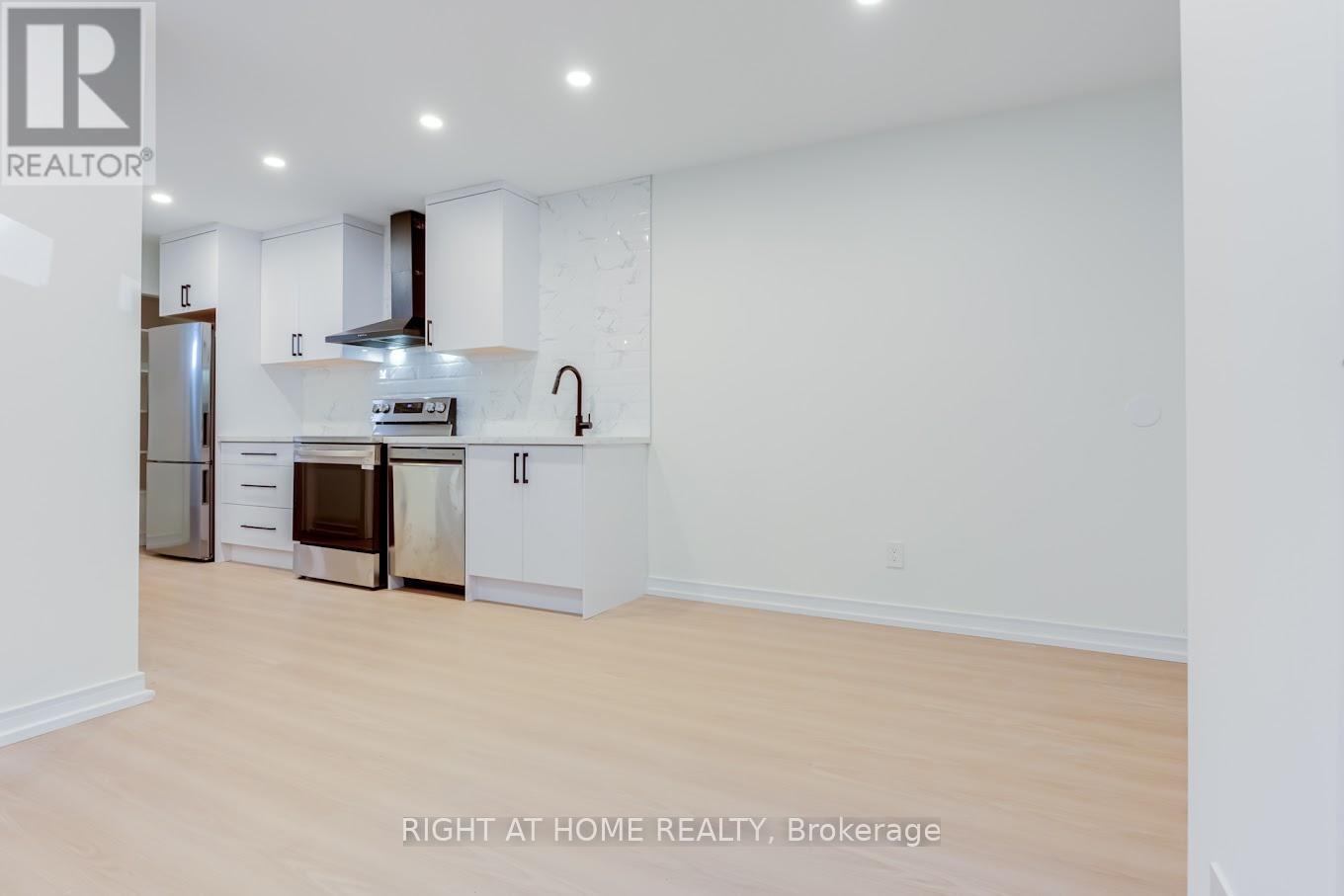 11c Condor Avenue, Toronto, Ontario  M4J 3M5 - Photo 5 - E13629934