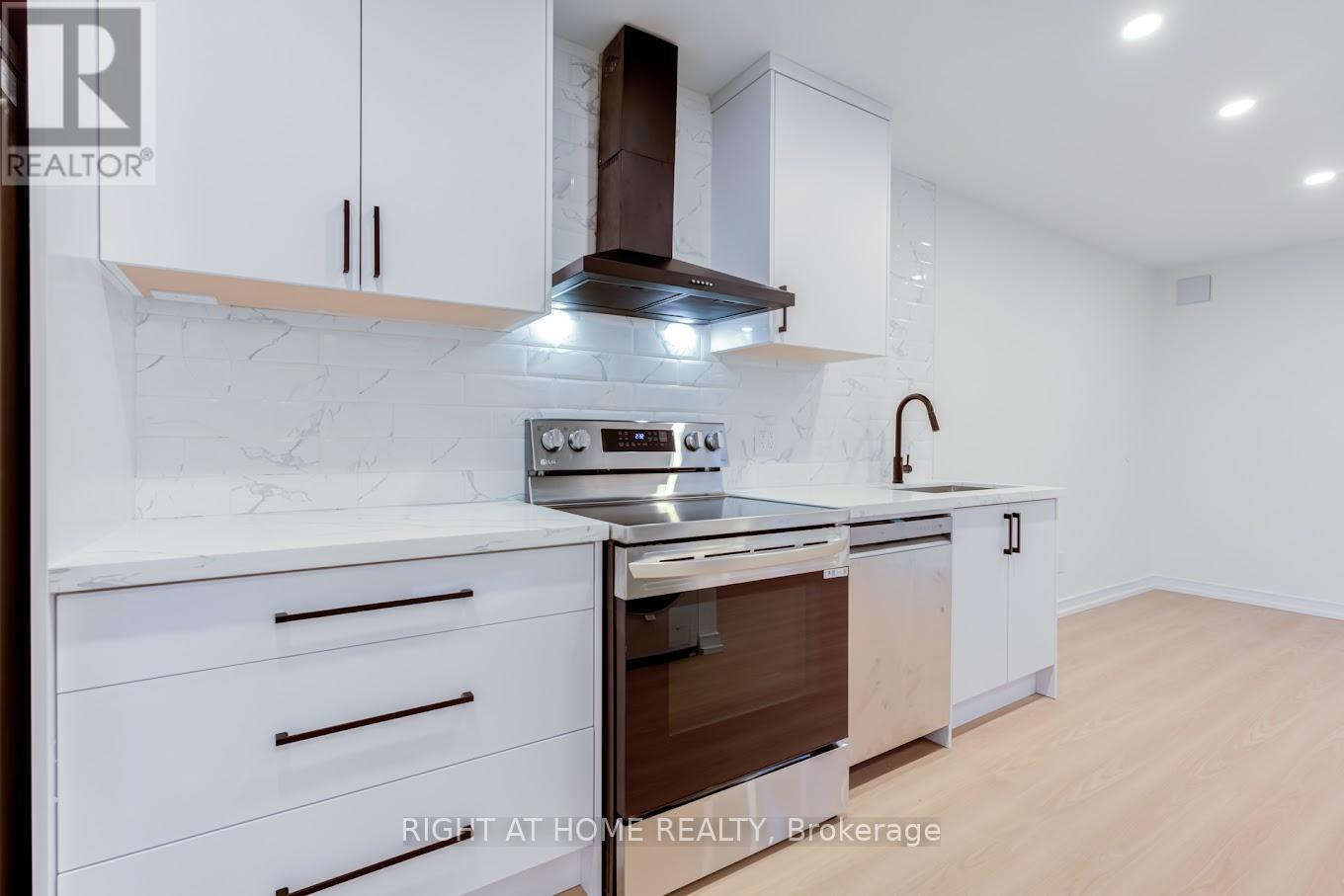 11c Condor Avenue, Toronto, Ontario  M4J 3M5 - Photo 6 - E13629934