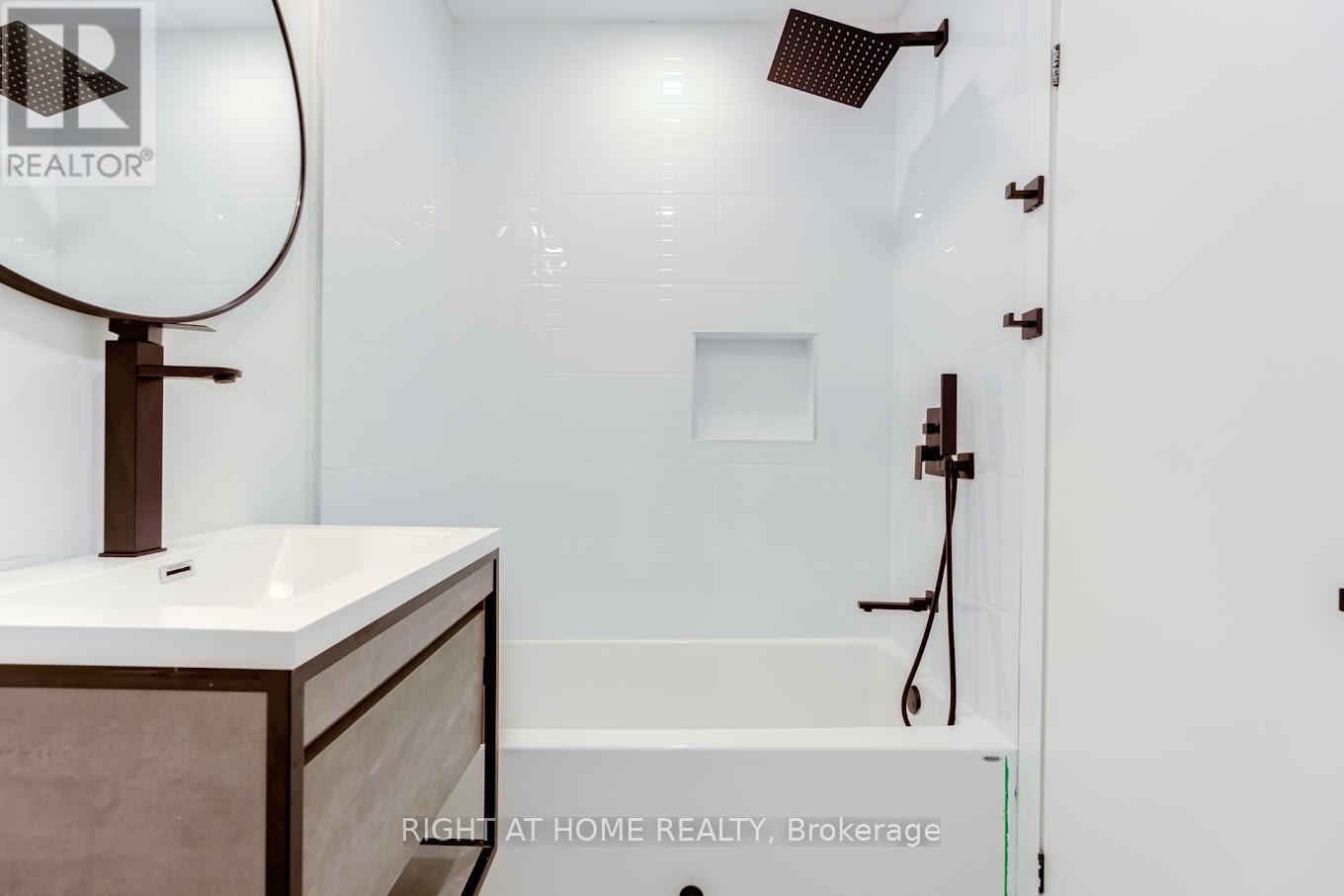 11c Condor Avenue, Toronto, Ontario  M4J 3M5 - Photo 9 - E13629934