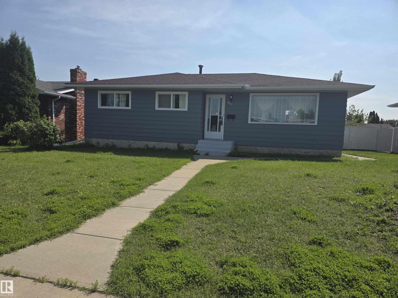 7911 145 AV NW NW, Edmonton, Alberta