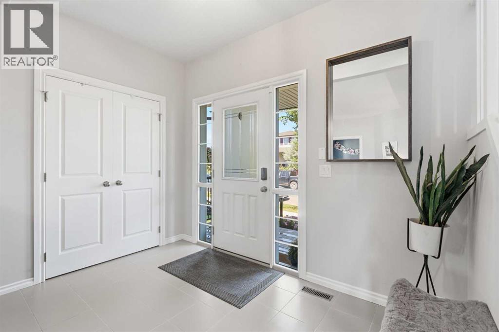 31 Reunion Grove NW, Airdrie, Alberta  T4B 0Y9 - Photo 4 - A2332773