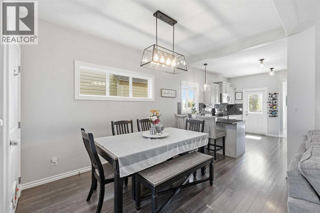 31 Reunion Grove NW, Airdrie, Alberta  T4B 0Y9 - Photo 9 - A2332773