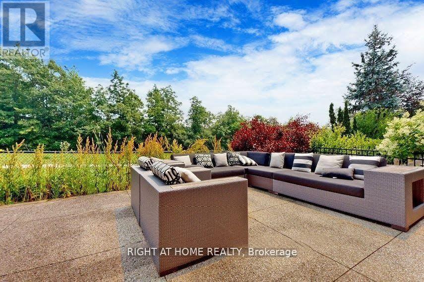 1138 WOODINGTON LANE, Oakville, Ontario