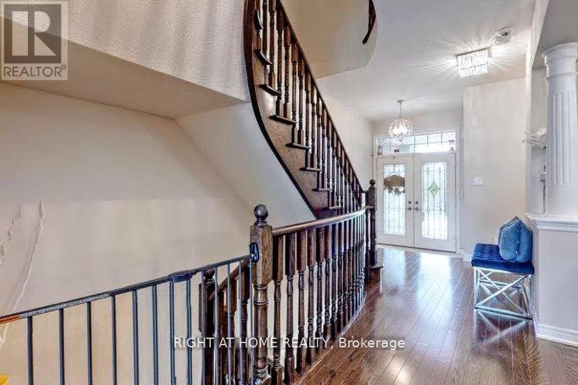 1138 Woodington Lane, Oakville, Ontario  L6H 7V1 - Photo 4 - W13629952