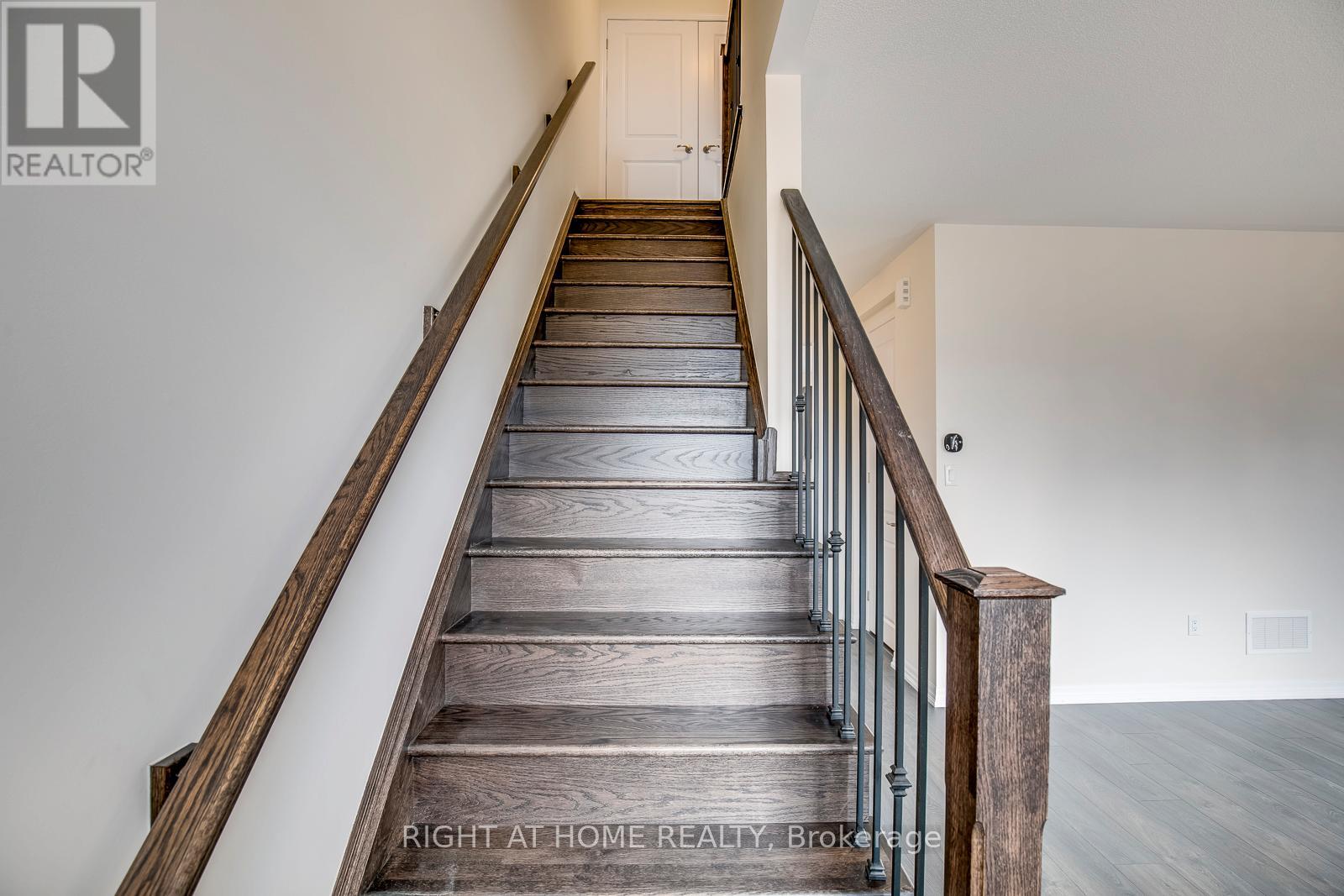3329 Vardon Way, Oakville, Ontario  L6M 1R6 - Photo 18 - W13629954