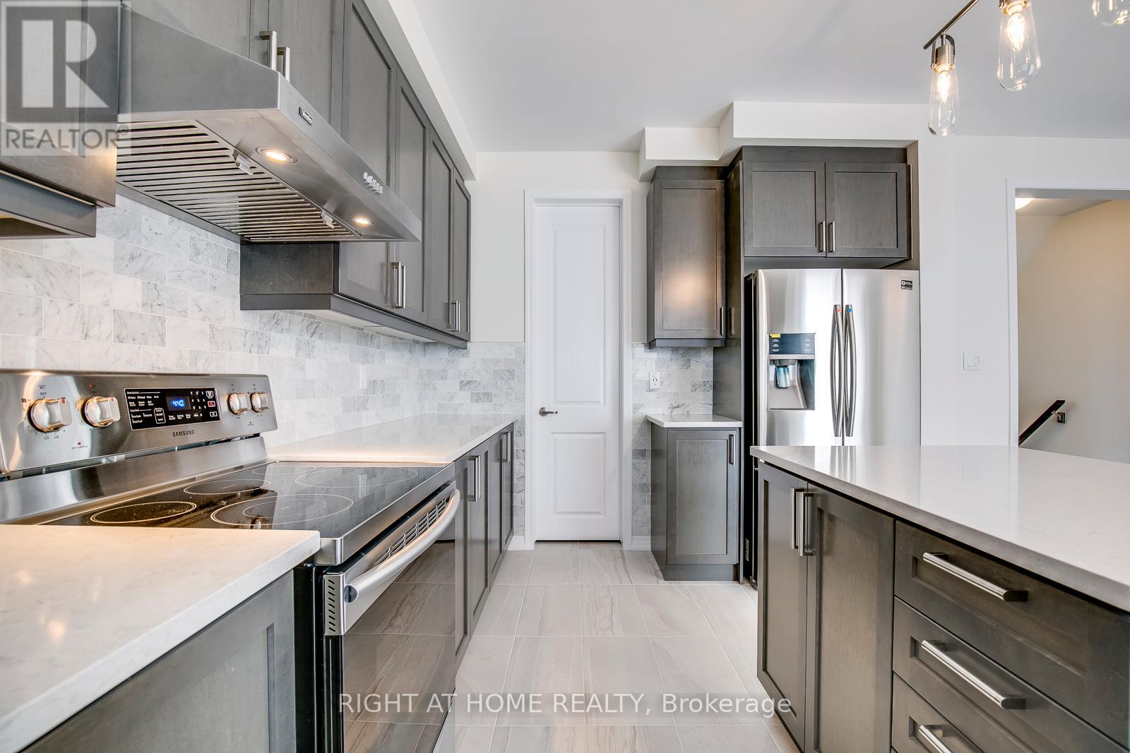 3329 Vardon Way, Oakville, Ontario  L6M 1R6 - Photo 9 - W13629954