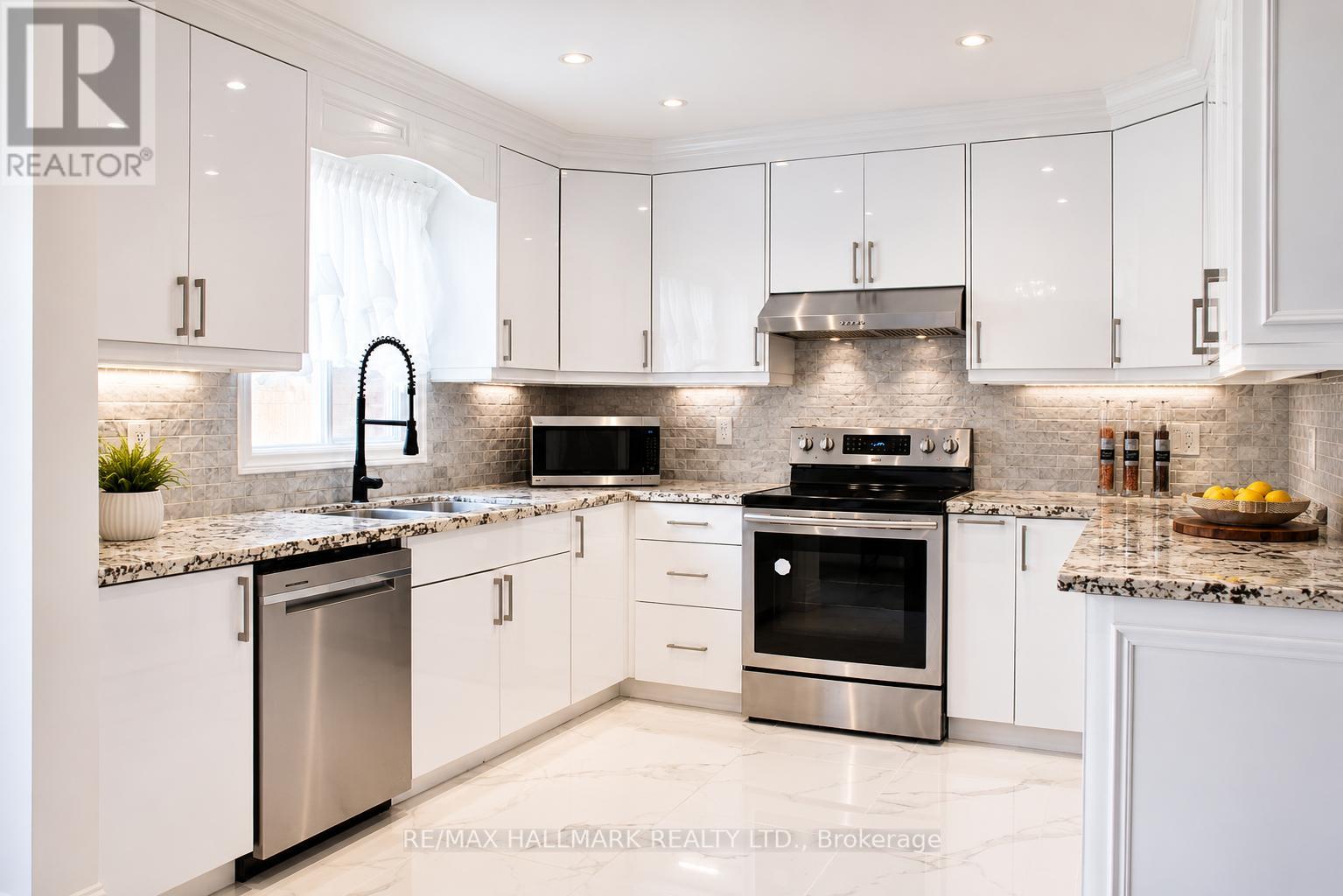 92 Weldrick Road E, Richmond Hill, Ontario  L4C 8T7 - Photo 11 - N13225490