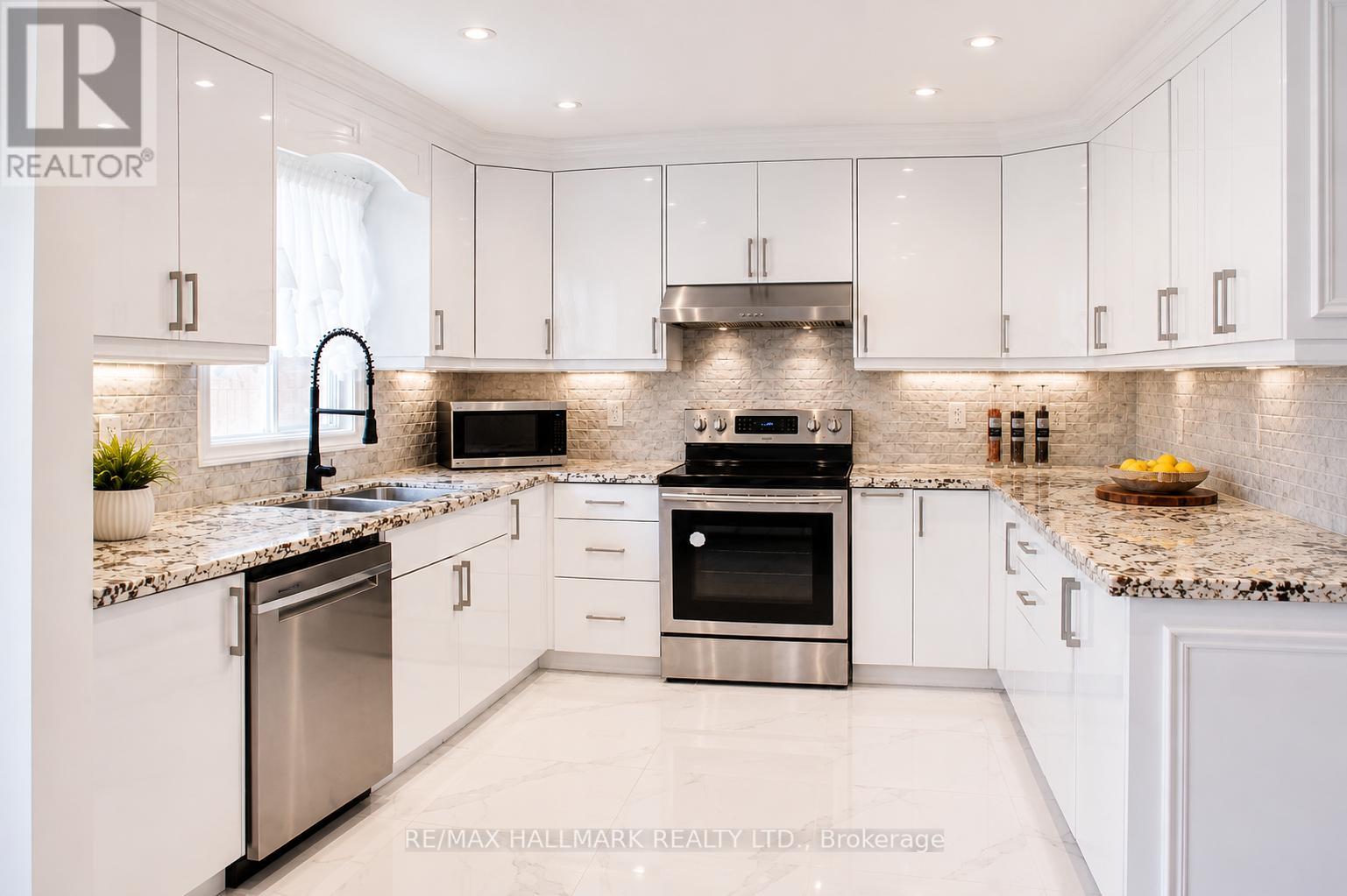 92 Weldrick Road E, Richmond Hill, Ontario  L4C 8T7 - Photo 12 - N13225490