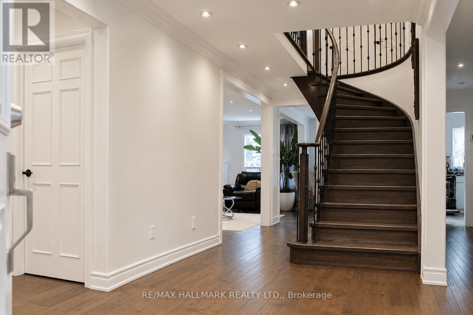 92 Weldrick Road E, Richmond Hill, Ontario  L4C 8T7 - Photo 3 - N13225490