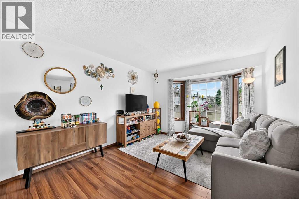 89 Bedford Manor NE, Calgary, Alberta  T3K 4B8 - Photo 2 - A2324015