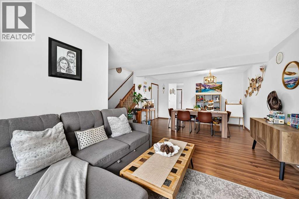 89 Bedford Manor NE, Calgary, Alberta  T3K 4B8 - Photo 4 - A2324015