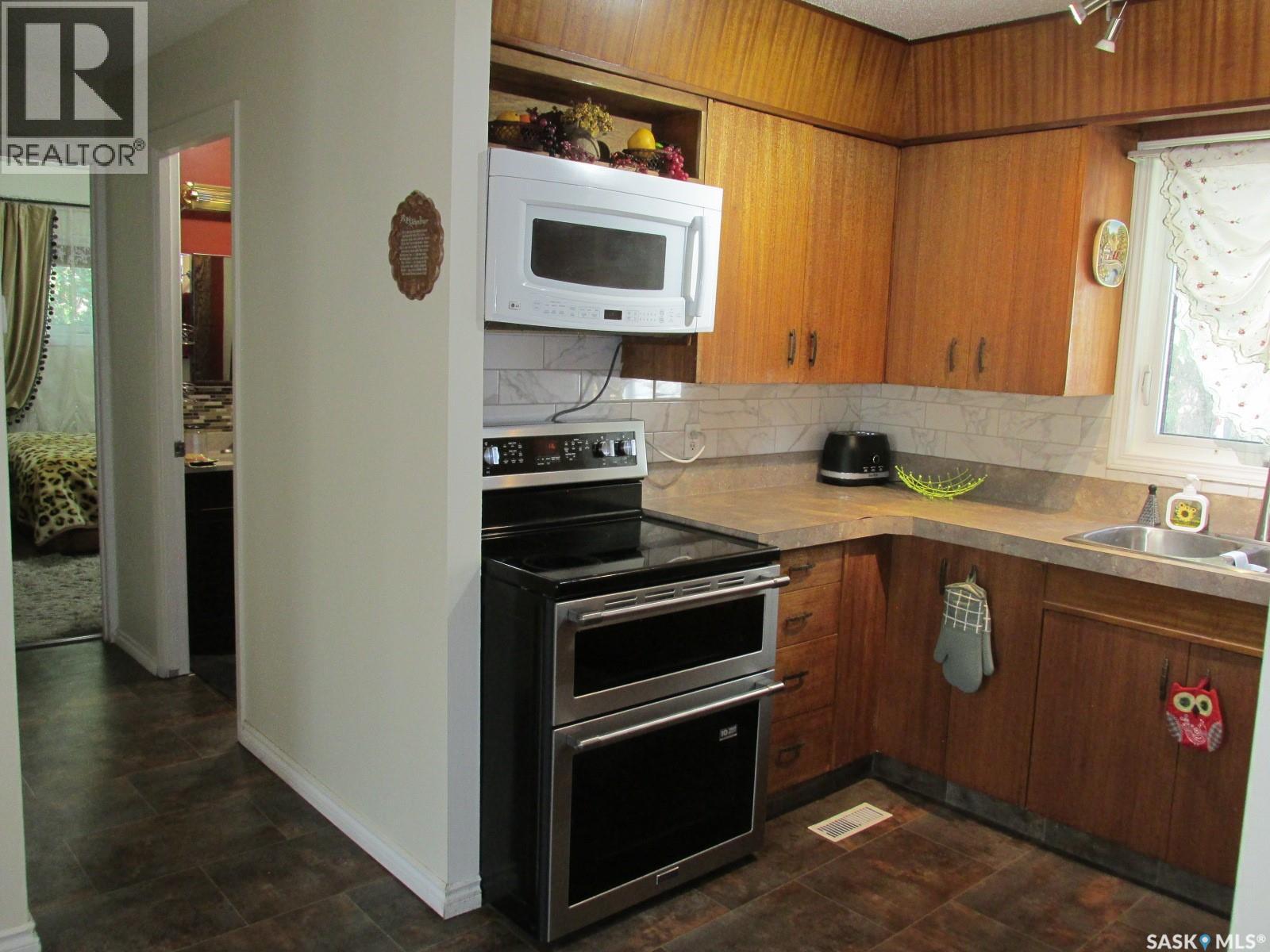311 3rd Street N, Nipawin, Saskatchewan S0E 1E0 - Photo 11 - SK044292