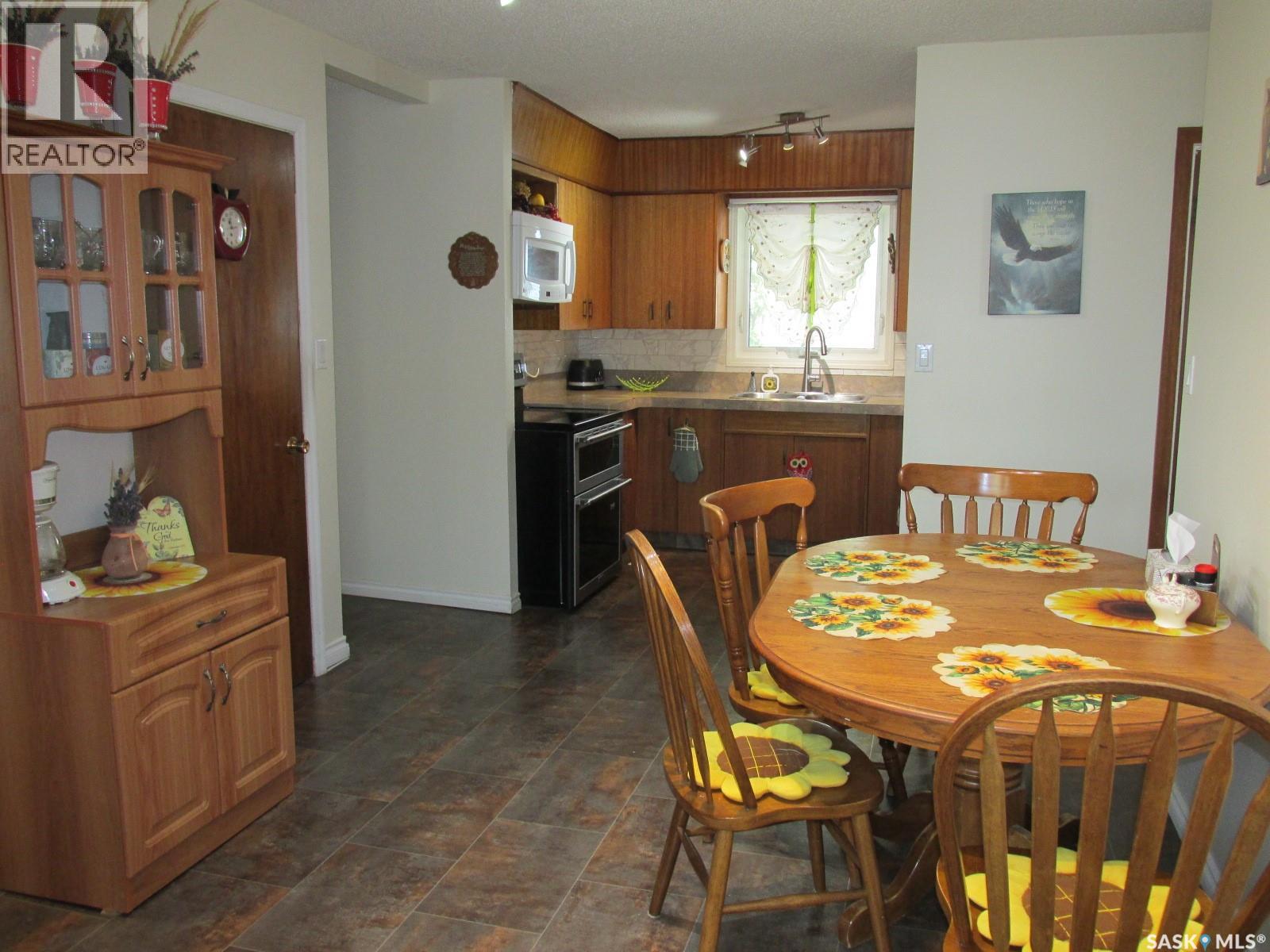 311 3rd Street N, Nipawin, Saskatchewan S0E 1E0 - Photo 9 - SK044292