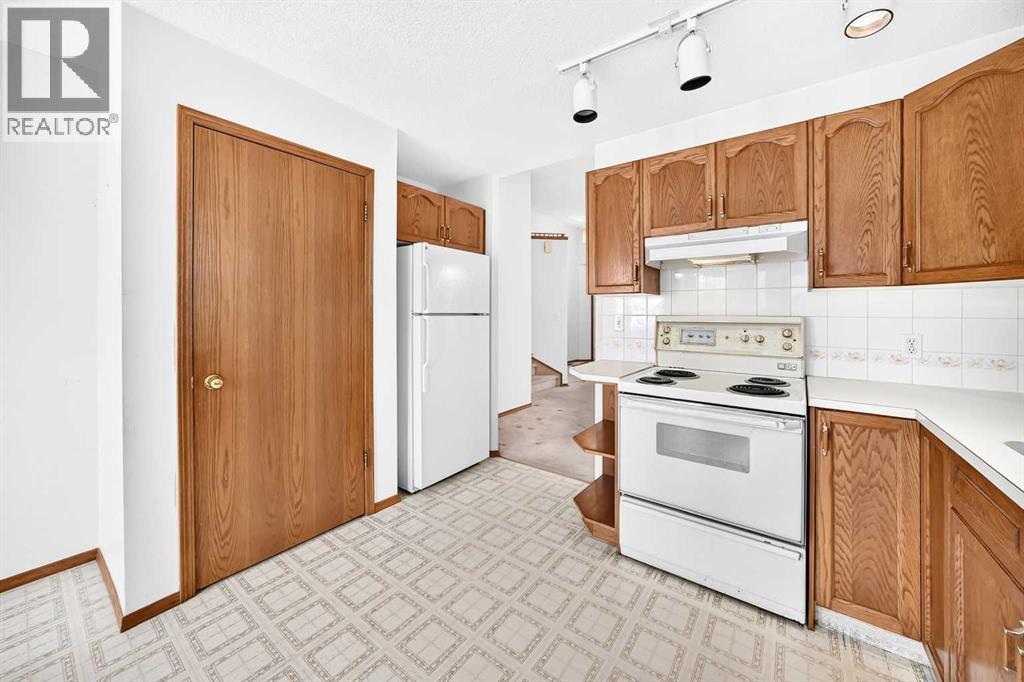396 Hawkstone Drive NW, Calgary, Alberta  T3G 3T7 - Photo 4 - A2333537