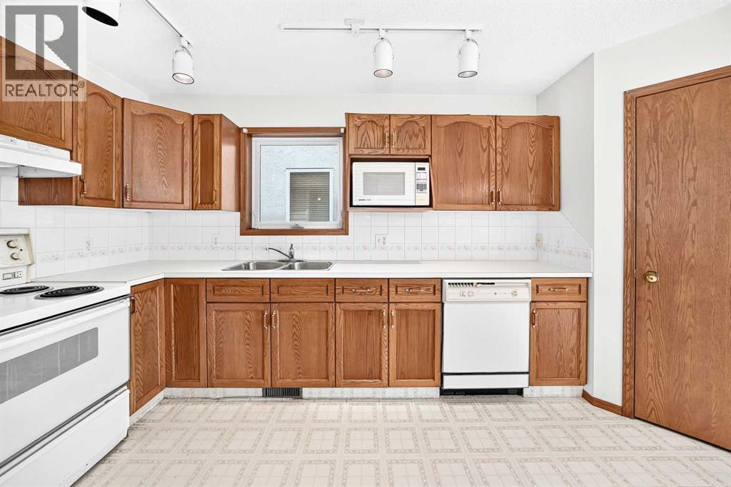 396 Hawkstone Drive NW, Calgary, Alberta  T3G 3T7 - Photo 5 - A2333537