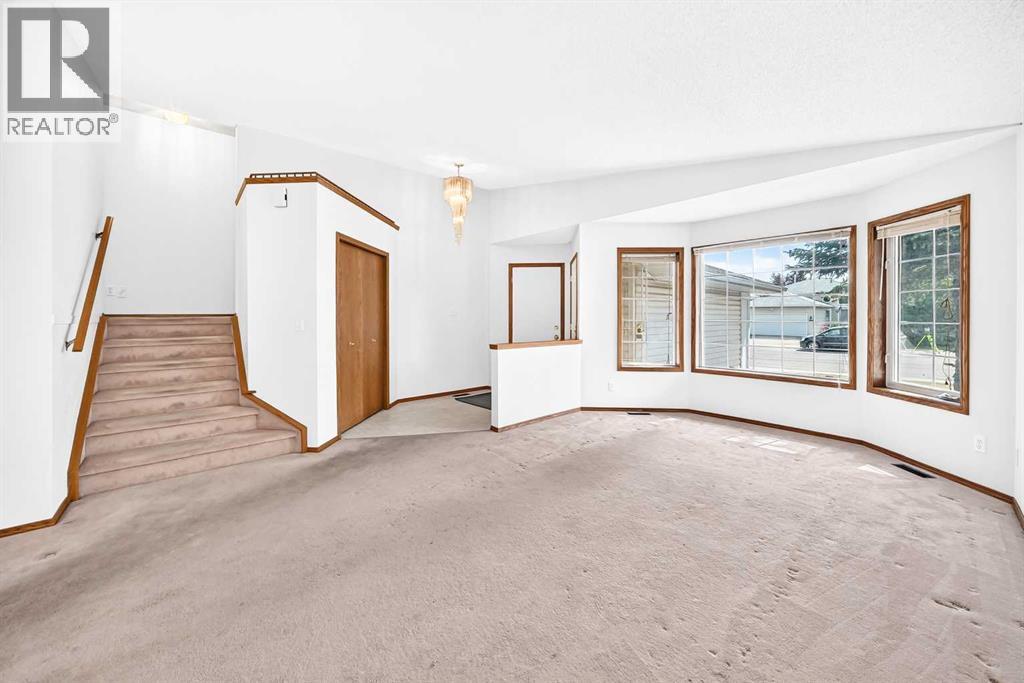 396 Hawkstone Drive NW, Calgary, Alberta  T3G 3T7 - Photo 12 - A2333537
