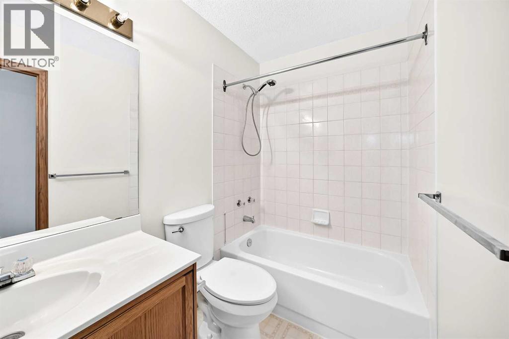 396 Hawkstone Drive NW, Calgary, Alberta  T3G 3T7 - Photo 22 - A2333537
